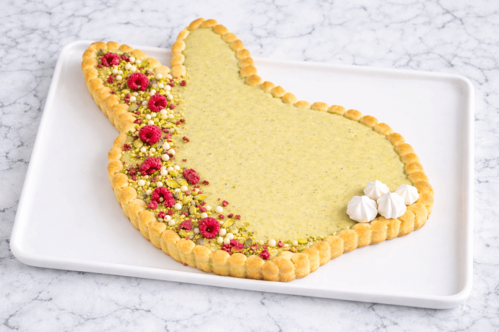 Mazurek pistacjowy z malinami